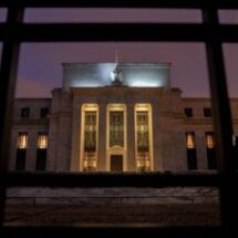 Mohamed El-Erian: The Federal Reserve should begin cutting interest rates to avoid a soft landing.